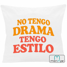 COJÍN NO TENGO DRAMA TENGO ESTILO 40x40 cm color blanco con relleno incluido.