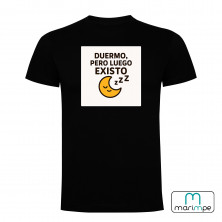 CAMISETA DUERMO, PERO LUEGO EXISTO
