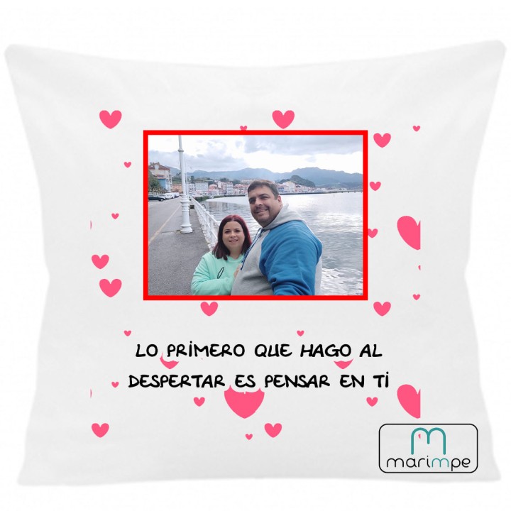 Cojín COJIN CORAZONES FRASE (Personalizable) 40x40 cm color blanco con relleno incluido.