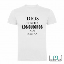 CAMISETA DIOS NOS CRÍA LOS SUEGROS NOS JUNTAN
