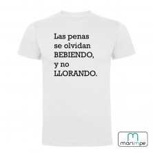 CAMISETA LAS PENAS SE OLVIDAN BEBIENDO NO LLORANDO