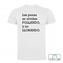 CAMISETA LAS PENAS SE OLVIDAN FOLLANDO NO LLORANDO